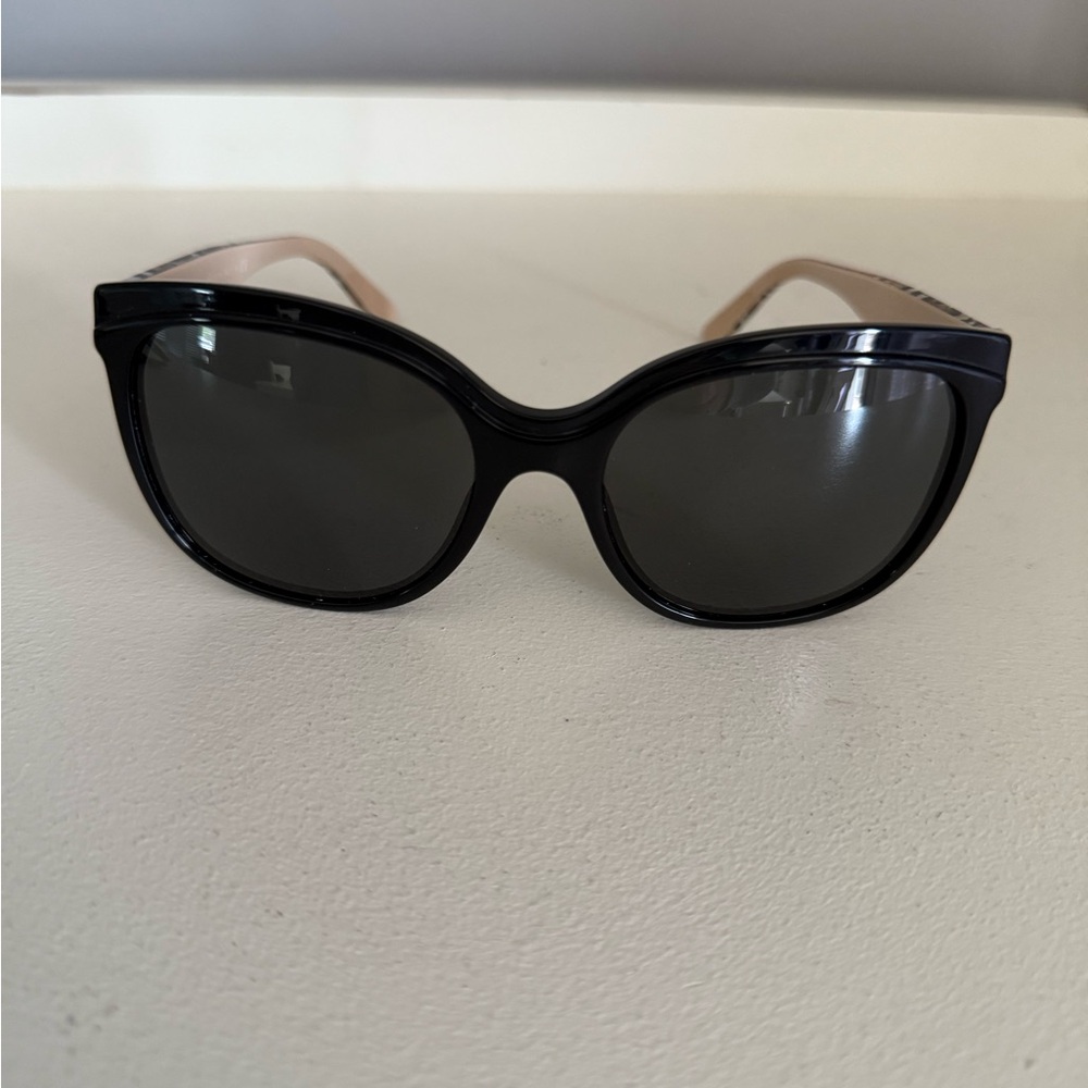 Burberry Black Cat-Eye Sunglasses Sleek Design - Picture 1 of 4